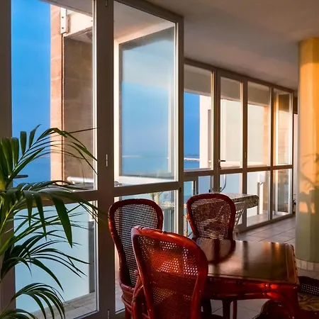 La Casa Al Faro * בארי