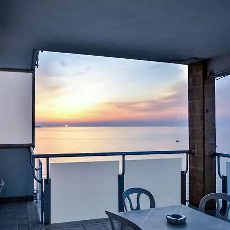 La Casa Al Faro Apartment *